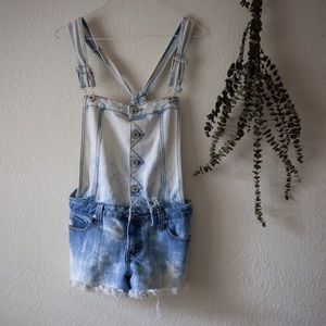Two tone light wash overall shorts jumper